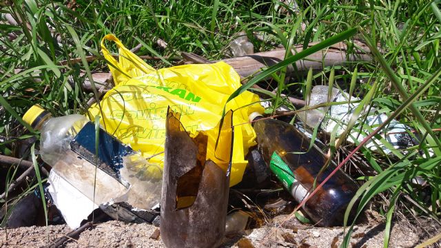 Los vecinos denuncian la proliferación de botellones en El Calvario, la parte alta del barrio de San José, el cauce del río Guadalentín y el mirador de San Juan - 3, Foto 3