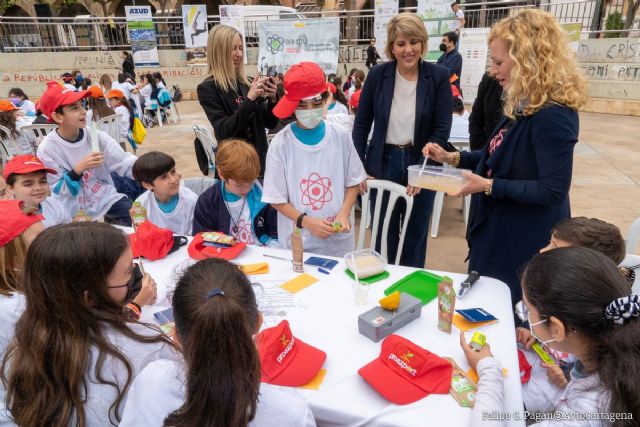 El Ayuntamiento promueve actividades que despierten el interés de las jóvenes de Cartagena por carreras científicas - 1, Foto 1
