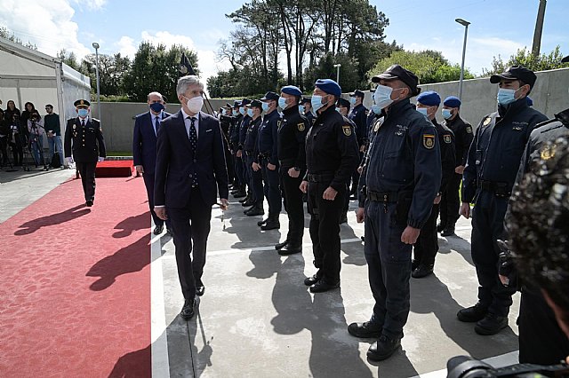 Grande-Marlaska inaugura la nueva comisaría de Ribeira: “la inversión en infraestructuras de seguridad garantiza el bienestar de todos” - 1, Foto 1