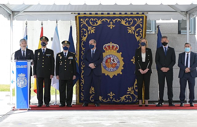 Grande-Marlaska inaugura la nueva comisaría de Ribeira: “la inversión en infraestructuras de seguridad garantiza el bienestar de todos” - 2, Foto 2