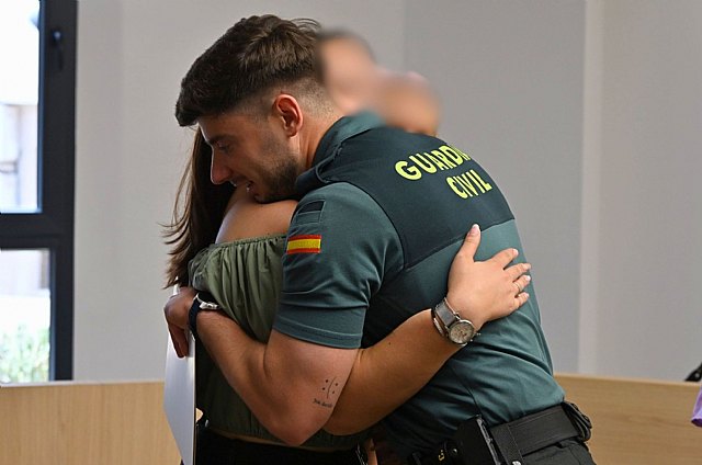 Alhama de Murcia reconoce a los guardias civiles que salvaron la vida de una bebé tras una parada cardiorrespiratoria - 2, Foto 2