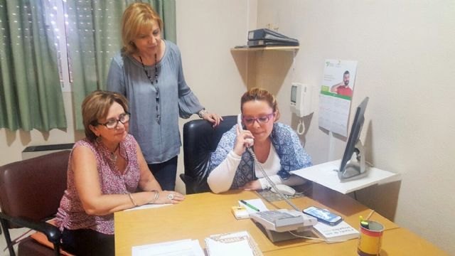 Familia estudia fórmulas de colaboración con el Teléfono de la Esperanza - 1, Foto 1