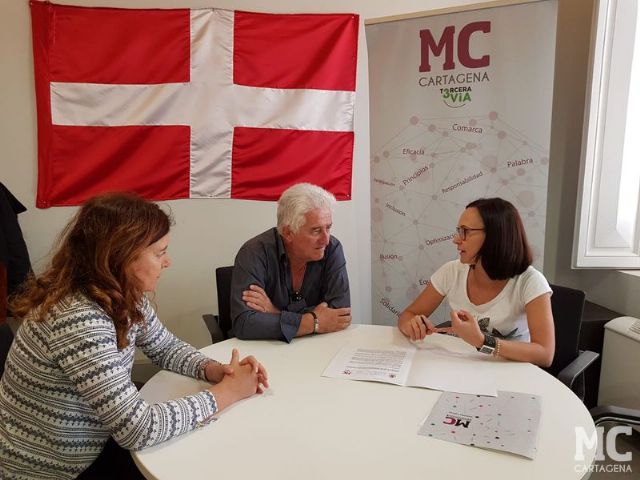 MC Cartagena explica a los trabajadores del taxi que velará por el cumplimiento de la enmienda que materialice el Plan de Viabilidad del sector - 1, Foto 1