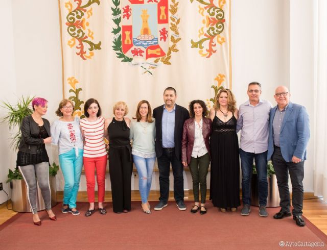 El Ayuntamiento de Cartagena muestra su apoyo a los enfermos de Chron con la lectura de un manifiesto - 1, Foto 1