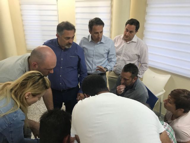 El Alcalde se reúne con los vecinos de Almendricos para informarles de una nueva inversión de 120.000 € para dotar de suministro eléctrico definitivo a más de 50 familias - 4, Foto 4