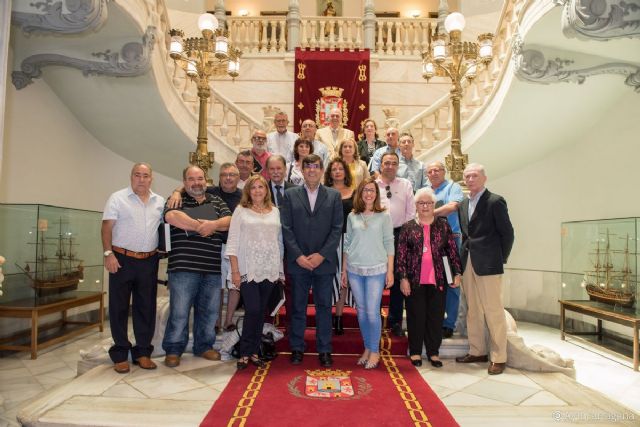 La alcaldesa reconoce los servicios prestados a una veintena de jubilados con ocasión de Santa Rita - 1, Foto 1