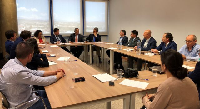 El consejero de Fomento analiza con Apirm el nuevo Plan de Vivienda regional - 1, Foto 1