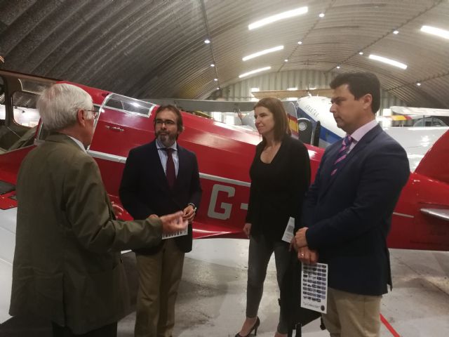 El consejero de Presidencia visita la Fundación Infante de Orleans para conocer su museo de aviones antiguos - 1, Foto 1