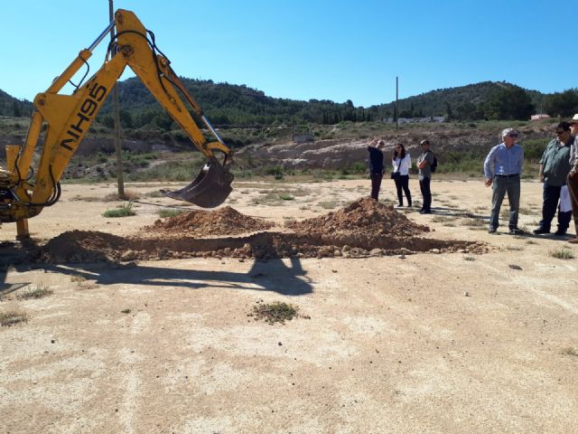 Jornada de trabajo con los técnicos en los terrenos del colegio para ultimar los detalles de acondicionamiento del solar - 3, Foto 3