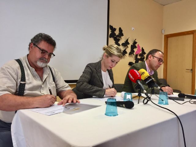 El Ayuntamiento de Molina de Segura firma un convenio con DISMO para desarrollar un Plan de Desarrollo Integral para personas con discapacidad en 2019 - 1, Foto 1