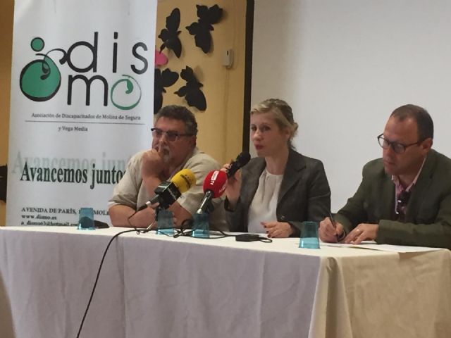 El Ayuntamiento de Molina de Segura firma un convenio con DISMO para desarrollar un Plan de Desarrollo Integral para personas con discapacidad en 2019 - 3, Foto 3