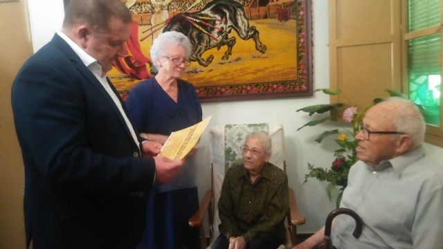 El alcalde felicita al vecino Diego Sánchez Andreo con motivo de su centenario cumpleaños