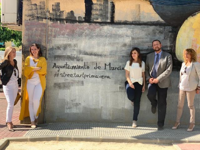 El concejal Guillén visita las obras de renovación integral del jardín Santa Rosa de Santiago el Mayor - 1, Foto 1