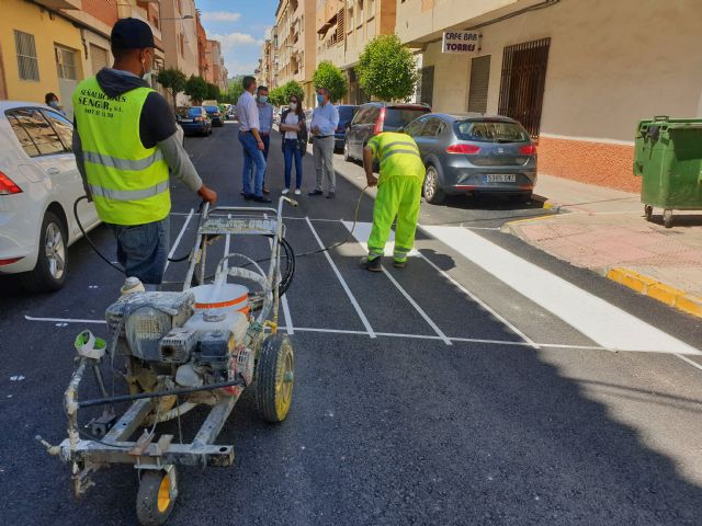 El Ayuntamiento de Caravaca realiza obras de asfaltado y de renovación de la señalización en el barrio de Extremadura - 1, Foto 1
