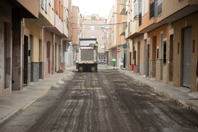 El Ayuntamiento de Caravaca realiza obras de asfaltado y de renovación de la señalización en el barrio de Extremadura - 2, Foto 2