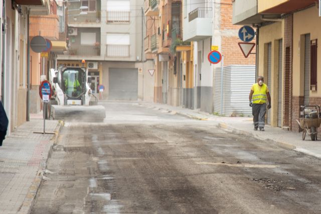 El Ayuntamiento de Caravaca realiza obras de asfaltado y de renovación de la señalización en el barrio de Extremadura - 3, Foto 3