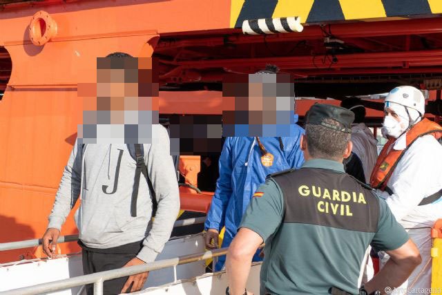 La alcaldesa exige que se extremen las medidas de control sanitario ante la llegada de pateras - 1, Foto 1