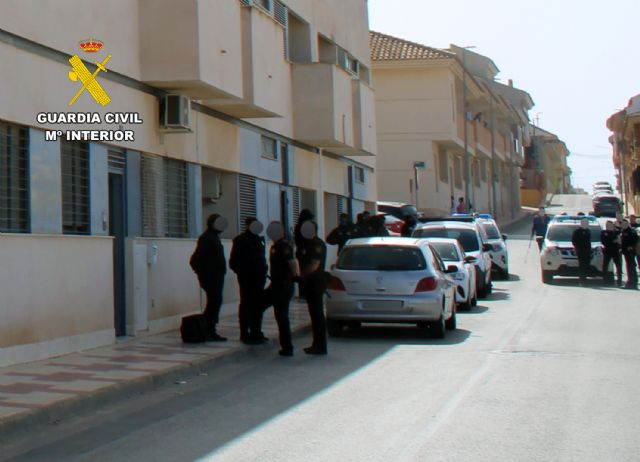 La Guardia Civil desmantela una macro plantación de marihuana instalada en un edificio ocupado en Fuente Álamo - 1, Foto 1