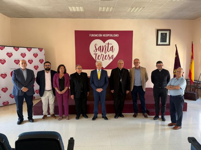 El Obispo de Cartagena visita la Hospitalidad Santa Teresa y alaba su labor con los más desfavorecidos - 2, Foto 2