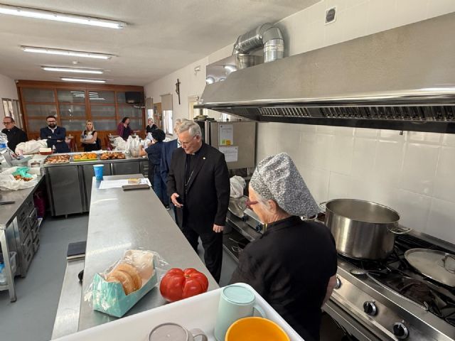 El Obispo de Cartagena visita la Hospitalidad Santa Teresa y alaba su labor con los más desfavorecidos - 4, Foto 4