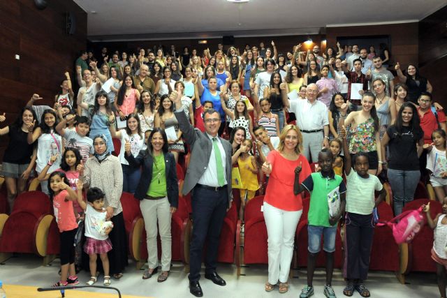 Reconocimiento a los 144 voluntarios universitarios que han apoyado a los niños del programa Refuerzo Educativo - 1, Foto 1