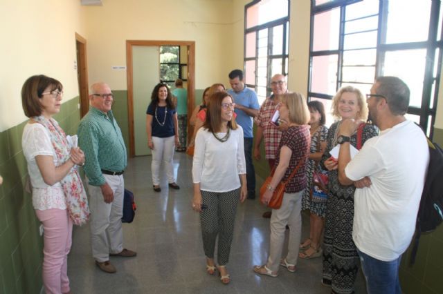 Once colectivos dan vida al antiguo colegio El Cuco - 1, Foto 1