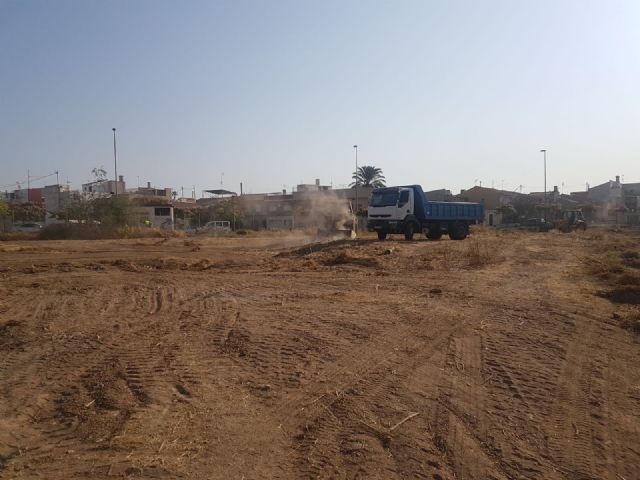 El Ayuntamiento de Murcia lleva a cabo labores de limpieza y vallado en 90.000 m2 de solares de titularidad municipal - 1, Foto 1