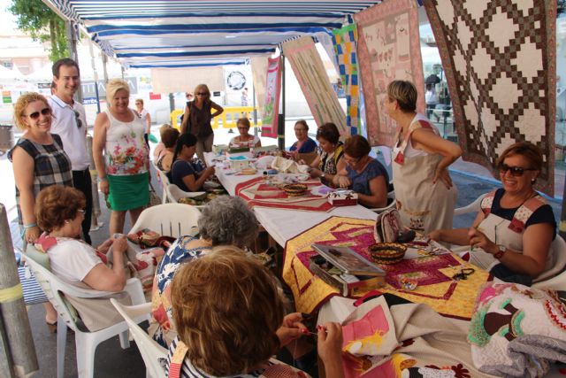 La asociación Patchwork Mar Menor lleva sus trabajos a la calle - 1, Foto 1