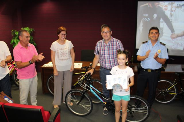 Entregadas ocho bicicletas en la clausura de la Campaña de Educación Vial Escolar - 2, Foto 2
