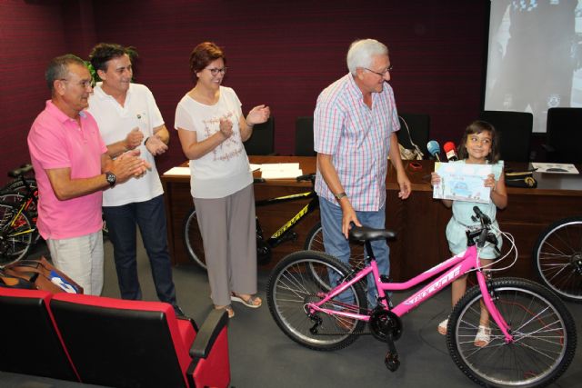 Entregadas ocho bicicletas en la clausura de la Campaña de Educación Vial Escolar - 3, Foto 3