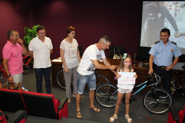 Entregadas ocho bicicletas en la clausura de la Campaña de Educación Vial Escolar - 4, Foto 4