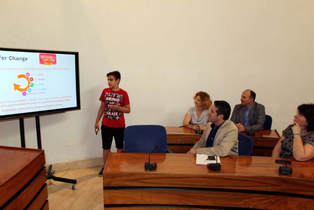 Los alumnos de cuarto de la ESO del IES Sanje presentan al alcalde el trabajo realizado Por un Centro Educativo Sin Barreras - 4, Foto 4