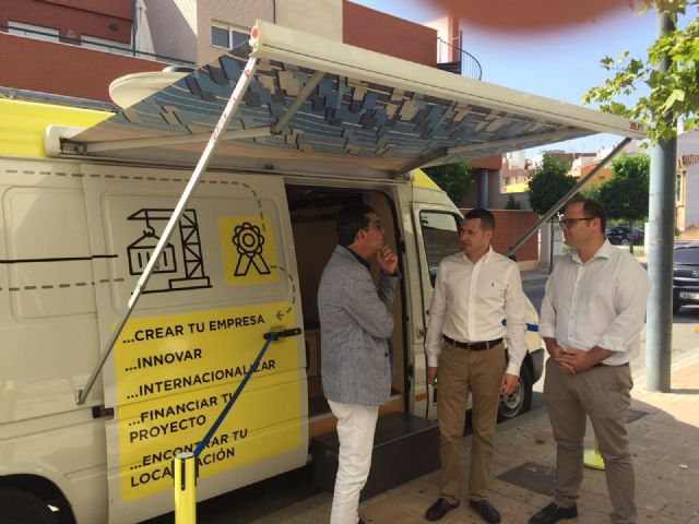 Hoy hemos contado en Alcantarilla con el servicio del INFOmóvil del Instituto de Fomento de la Región de Murcia - 1, Foto 1