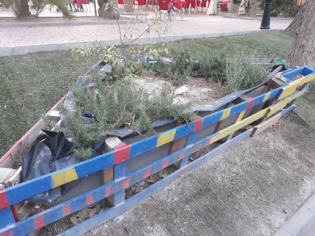 IU lamenta el mal estado de los parques y jardines de Lorca mientras la empresa concesionaria cobrará un 83% más - 2, Foto 2