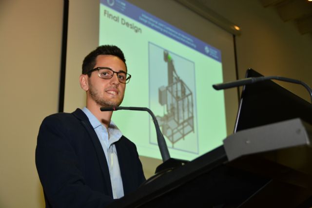 Premiado un ingeniero mecánico de la UPCT por sus soluciones para una cerradora de botes de conserva - 1, Foto 1