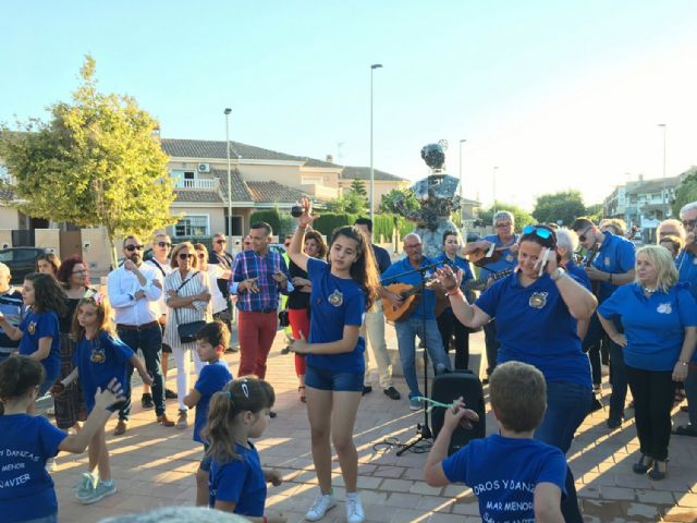 La escultura de una huertana en hierro repujado recuerda el 50 Aniversario del grupo Coros y Danzas Mar Menor, de San Javier - 2, Foto 2