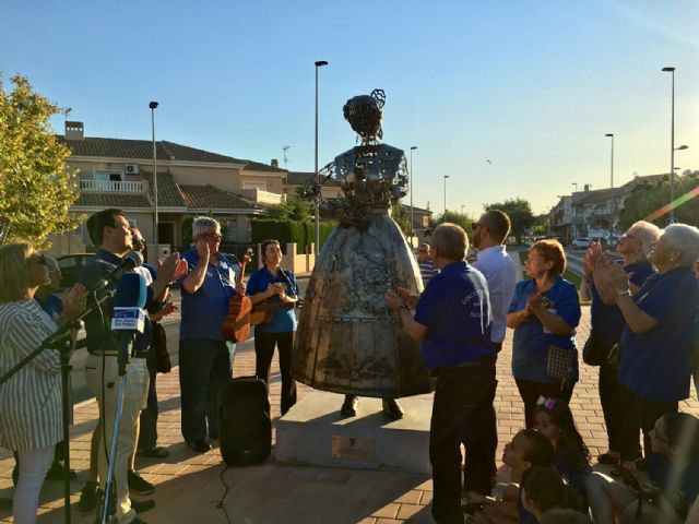 La escultura de una huertana en hierro repujado recuerda el 50 Aniversario del grupo Coros y Danzas Mar Menor, de San Javier - 3, Foto 3