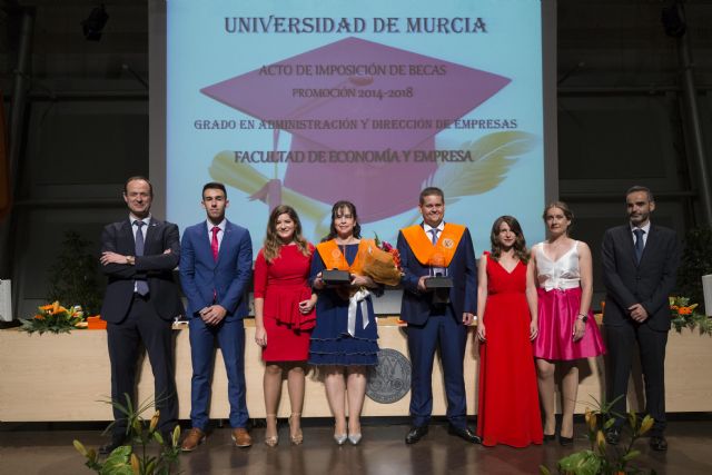 Más de 500 alumnos se gradúan en las Titulaciones de las Facultad de Economía y Empresa y de la Facultad de Derecho - 2, Foto 2