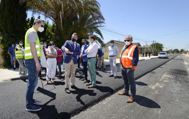 Las obras de mejora del firme de la Orilla del Azarbe avanzan a buen ritmo y finalizarán a mediados de julio - 1, Foto 1