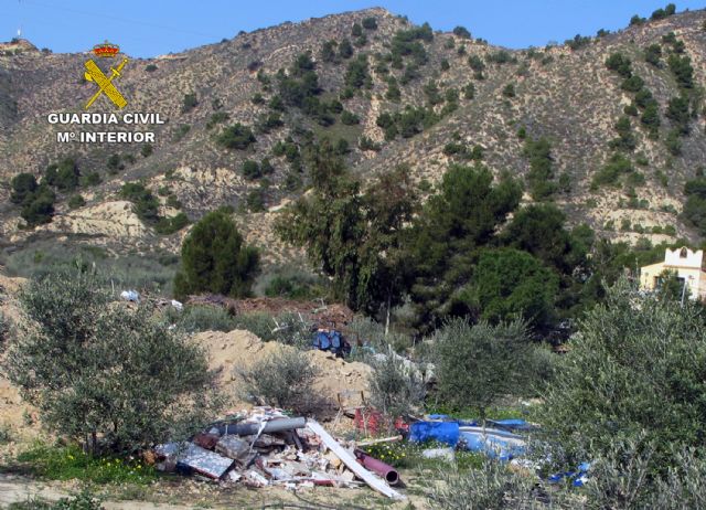 La Guardia Civil desmantela un vertedero clandestino en Murcia - 1, Foto 1