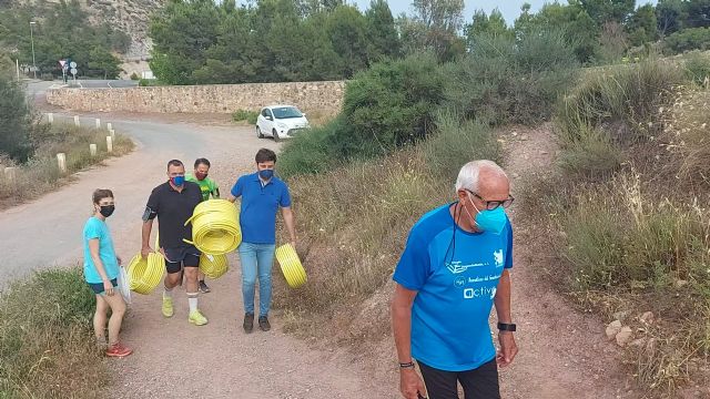 Fulgencio Gil entrega al colectivo ciudadano que cuida los árboles del sendero del Cejo de los Enamorados nuevos recursos para realizar las tareas de riego - 4, Foto 4