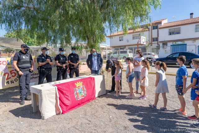 El CEIP Poeta Antonio Oliver homenajea a los policías de Cartagena - 1, Foto 1