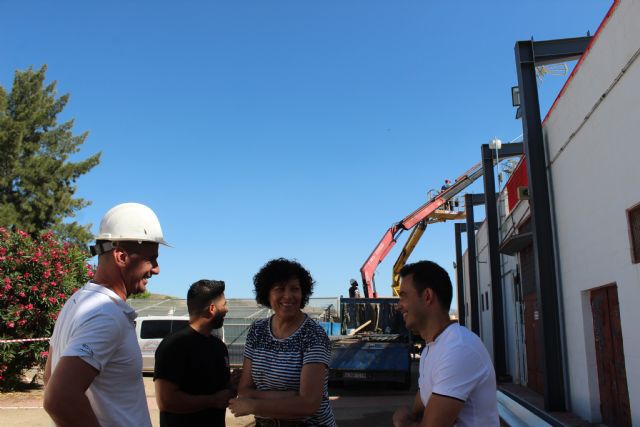 Última fase de los trabajos para cubrir el graderío del Campo de Fútbol Municipal de Puerto Lumbreras - 5, Foto 5
