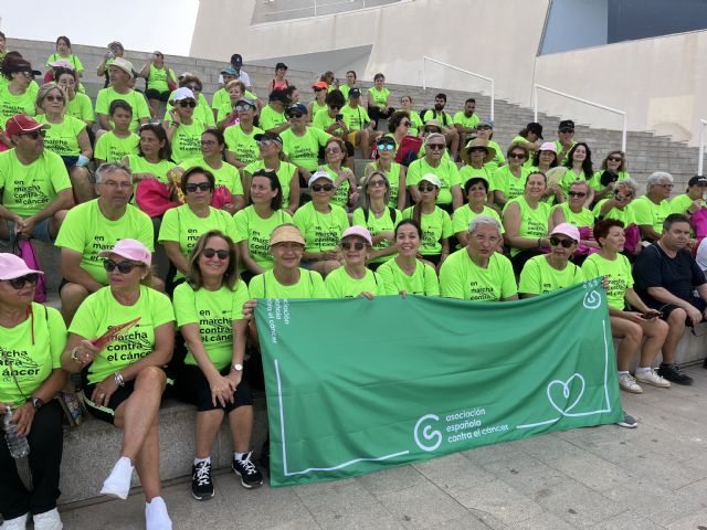 Una multitudinaria marcha verde recorre las calles contra el cáncer - 2, Foto 2