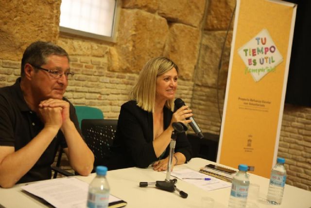 Más de medio centenar de voluntarios ayudan a 174 menores en tareas de refuerzo escolar - 1, Foto 1