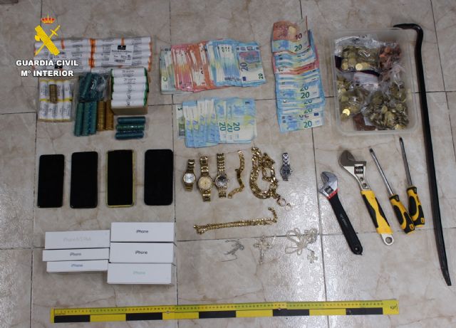 La Guardia Civil desarticula un grupo criminal que actuaba en establecimientos públicos de las provincias de Albacete, Alicante, Granada y Murcia - 2, Foto 2