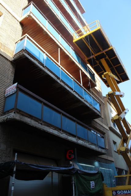 Las calles Pilar y Don José María permanecerán cerradas al tráfico al menos una semana más hasta que no se garantice la seguridad de conductores y viandantes, Foto 7