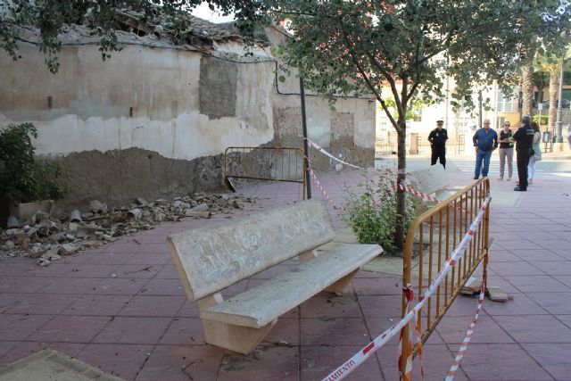 Las calles Pilar y Don José María permanecerán cerradas al tráfico al menos una semana más hasta que no se garantice la seguridad de conductores y viandantes, Foto 9