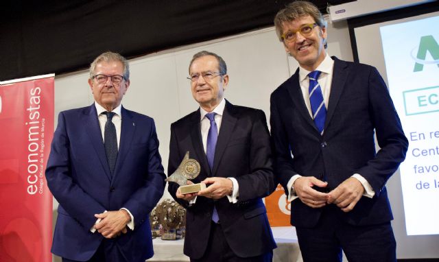 Los economistas entregan a AGRUPAL por su Centenario el Ecónomo Institucional - 2, Foto 2