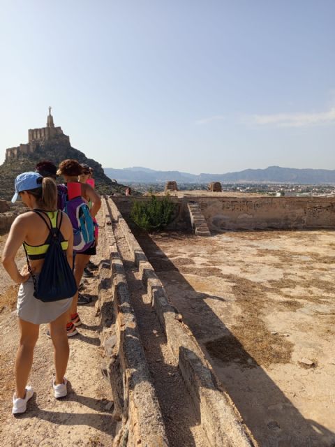 Un total de 30 personas celebran el solsticio de verano con un Saludo al Sol en el Palacio Ibn Mardanís, gracias al Taller de Yoga y Meditación - 4, Foto 4